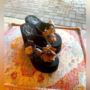 Floral Cartoon Bear Wedge Flip-Flops!!
